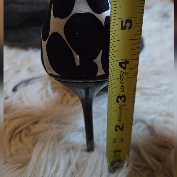 Pristine Gucci Swarovski Crystal Black & White Satin Animal print Pump main image 7